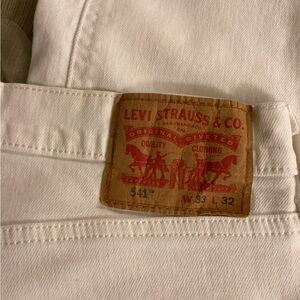 Levi's 541 Relaxed Fit Tapered Leg White Jeans Size 33x32